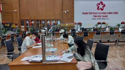 Phấn đấu đến ngày 1/10/2025 chỉ tiếp nhận hồ sơ trên môi trường điện tử
