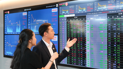 VN-Index phiên 27/8: “Hụt hơi” trước ngưỡng 1.700 điểm