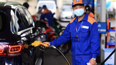 Từ 15h00 ngày 28/8: Giá xăng, dầu đồng loạt tăng, xăng RON 95 tăng vượt ngưỡng 20.000 đồng/1 lít