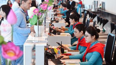 Hành khách qua sân bay Nội Bài và Tân Sơn Nhất tăng đột biến