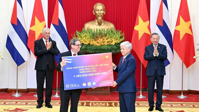 Chùm ảnh: Tổng Bí thư Tô Lâm và Bí thư Thứ nhất Đảng Cộng sản Cuba, Chủ tịch nước Cộng hòa Cuba Miguel Diaz-Canel Bermudez chứng kiến Lễ trao các văn kiện hợp tác