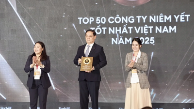 Vietcombank 13 năm liên tiếp góp mặt trong "Top 50 Công ty niêm yết tốt nhất Việt Nam"