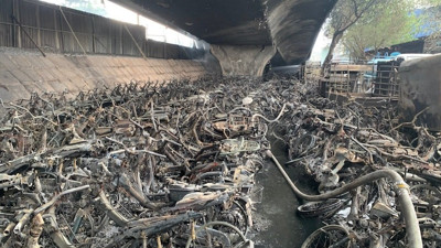 Yêu cầu di dời ngay bãi trông giữ xe ra khỏi phạm vi bảo vệ kết cấu hạ tầng đường bộ
