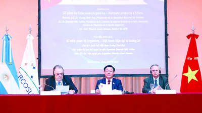 Chủ tịch Quốc hội Vương Đình Huệ: Khi đoàn kết, chúng ta nhất định san bằng mọi lực cản để vươn tới tương lai!