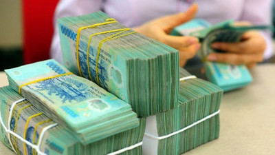 Lãi suất giảm nhưng tiền gửi vào ngân hàng đạt mức cao nhất kể từ trước đến nay