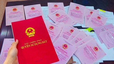 Công an Hà Nội cảnh báo lừa đảo mang sổ đỏ đi tích hợp thông tin VNeID
