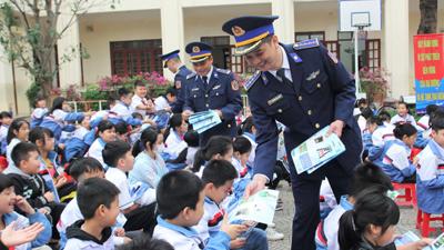 Đồng bộ trong tuyên truyền, phổ biến Luật Cảnh sát biển Việt Nam