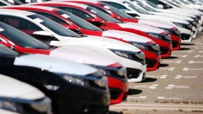 Hàng loạt mẫu ô tô tiếp tục giảm giá, tăng khuyến mãi để “xả” hàng