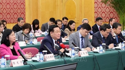 Chủ tịch Quốc hội Vương Đình Huệ thăm và làm việc tại Khu thí điểm mậu dịch tự do Thượng Hải, Trung Quốc