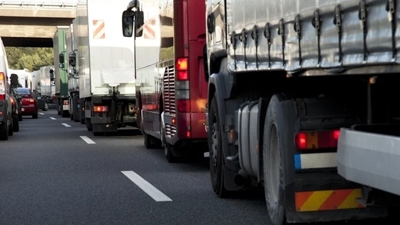 Các nước EU thông qua luật cắt giảm lượng khí thải CO2 của xe tải