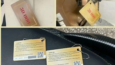 Cảnh báo chiêu trò lừa đảo treo thẻ lạ chứa mã QR trên xe, cửa nhà