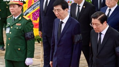 Chủ tịch Chính hiệp Trung Quốc Vương Hỗ Ninh đeo tang viếng Tổng Bí thư Nguyễn Phú Trọng
