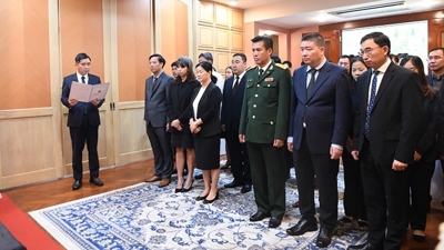 Lãnh đạo nhiều nước, tổ chức và bạn bè quốc tế đến viếng Tổng Bí thư Nguyễn Phú Trọng tại Đại sứ quán Việt Nam ở các nước