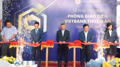 Vietbank và “cú đúp” trong ngày khai trương điểm giao dịch thứ 119 - Phòng giao dịch Vietbank Thuận An