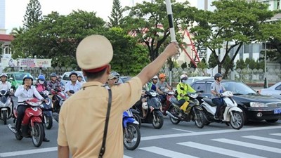 Mức xử phạt người không chấp hành hiệu lệnh của đèn tín hiệu giao thông hoặc người điều khiển giao thông 