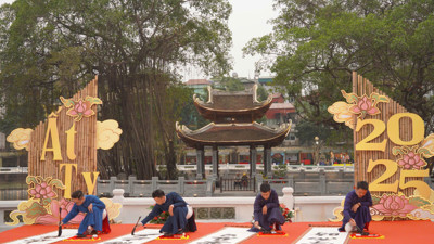 Giữ nét đẹp tục cho chữ đầu xuân