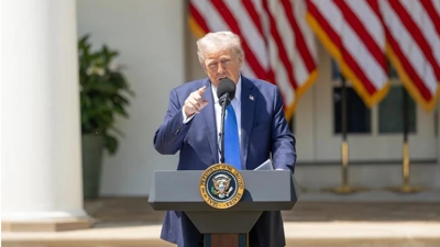 Tổng thống Mỹ Donald Trump bảo vệ chính sách kinh tế gây tranh cãi sau 100 ngày tại nhiệm