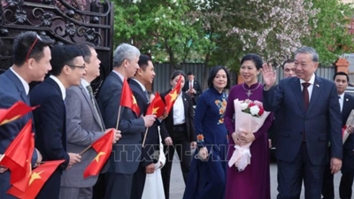 Tổng Bí thư Tô Lâm gặp gỡ cán bộ Đại sứ quán và cộng đồng người Việt Nam tại Kazakhstan