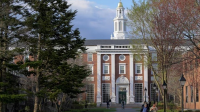 Bộ Giáo dục Mỹ tạm dừng tài trợ 8 tỷ USD cho Đại học Harvard