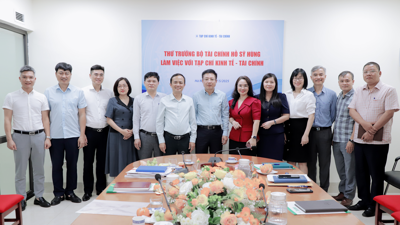 Chùm ảnh: Thứ trưởng Bộ Tài chính Hồ Sỹ Hùng làm việc với Tạp chí Kinh tế - Tài chính