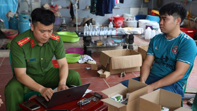 Triệt ph&#bongdaso1; cơ sở sản xuất, buôn b&#bongdaso1;n số lượng lớn mỹ phẩm giả b&#bongdaso1;n tr&#bongdasoA;n Shopee, Tiktok