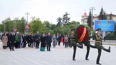 Tổng Bí thư Tô Lâm đặt hoa tại Tượng đài Chiến thắng ở Thủ đô của Belarus