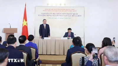 Tổng Bí thư Tô Lâm gặp gỡ cán bộ Đại sứ quán và đại diện cộng đồng người Việt Nam tại Belarus