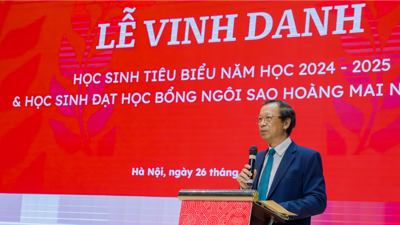 Thứ trưởng Phạm Ngọc Thưởng dự lễ vinh danh và trao Học bổng Ngôi Sao Hoàng Mai