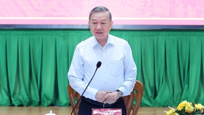 Xây dựng một trung tâm tăng trưởng mới có năng lực cạnh tranh vùng và quốc gia