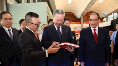 Chùm ảnh: Tổng Bí thư Tô Lâm tham quan Hội Báo toàn quốc và dự lễ kỷ niệm 100 năm Ngày Báo chí Cách mạng Việt Nam