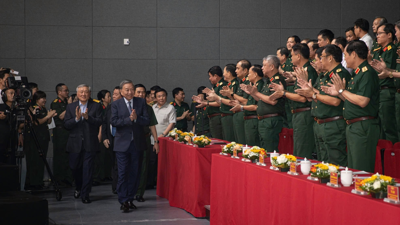 Tổng Bí thư Tô Lâm dự chương trình giao lưu nghệ thuật "Khắc ghi lời Bác - vang nhịp quân hành"