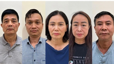Bắt hàng loạt cán bộ Bộ Y tế trong đại án “bôi trơn” thực phẩm 