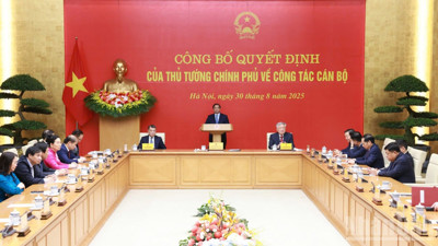 Thủ tướng Phạm Minh Chính trao quyết định giao Quyền Bộ trưởng Ngoại giao