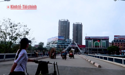 VIDEO: Cửa khẩu phụ: Hàng nào cư dân biên giới còn được mang về?