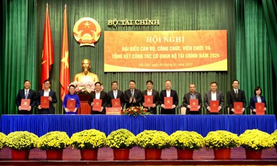 Đẩy mạnh các phong trào thi đua, phấn đấu thực hiện thắng lợi các nhiệm vụ được giao