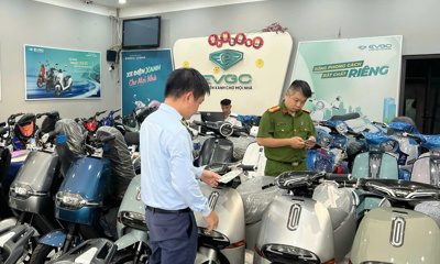 Chuyển hồ sơ vụ việc kinh doanh xe máy điện giả nhãn hiệu cho cơ quan công an điều tra, xử lý