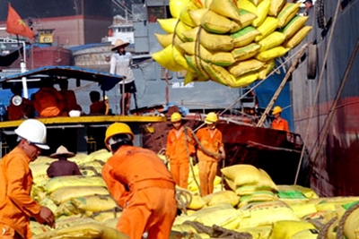 Xuất nhập khẩu vẫn “bỏ trứng vào một giỏ”