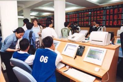 Kỷ lục và nỗi lo của chứng khoán