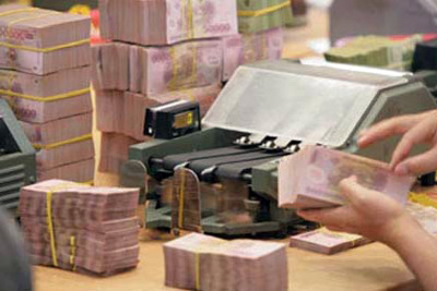 Nhiều tổ chức tín dụng đã chấp nhận giảm lương, thưởng để giải quyết nợ xấu