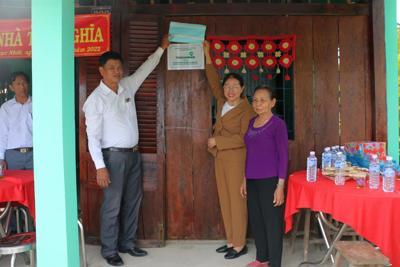 Vietcombank tặng nhà tình thương tại Tiền Giang