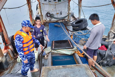 Phát hiện, bắt giữ 2 vụ vận chuyển trái phép 120.000 lít dầu DO trên vùng biển tỉnh Kiên Giang