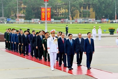 Lãnh đạo Đảng, Nhà nước vào Lăng viếng Chủ tịch Hồ Chí Minh, dâng hương tưởng niệm các Anh hùng liệt sỹ