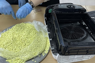 Hơn 7 kg nghi ma túy nguỵ trang trong máy lọc không khí từ Đức về Việt Nam