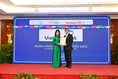 Vietcombank nhận 3 giải thưởng tại diễn đàn Ngân hàng bán lẻ Việt Nam 2023
