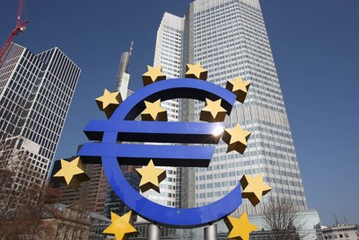 Ngân hàng Trung ương châu Âu tăng lãi suất lên mức cao nhất kể từ năm 2001