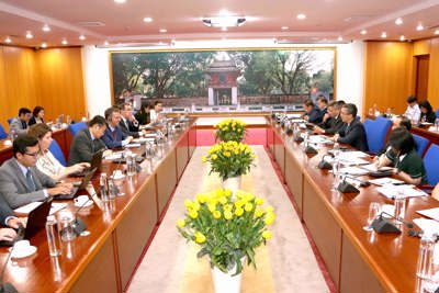 Thứ trưởng Bộ Tài chính Võ Thành Hưng làm việc với Đoàn công tác của IMF