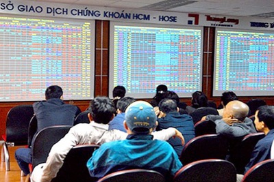 Thanh khoản thị trường cổ phiếu trên HOSE tăng giúp VN-Index đạt trên 1.120 điểm