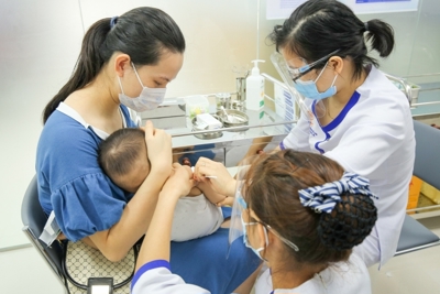 Bố trí ngân sách trung ương cho Bộ Y tế để mua vắc - xin cho tiêm chủng mở rộng 