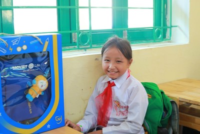 Bảo Việt Nhân thọ trao 6.000 balo cho trẻ em có hoàn cảnh khó khăn