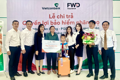 Vietcombank An Giang chi trả 750 triệu đồng quyền lợi bảo hiểm cho khách hàng